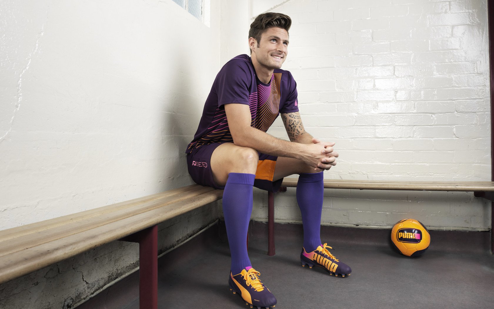 非洲雄鹰展翅安菲尔德,拉亚惊艳全场,尼日利亚风暴强压利物浦